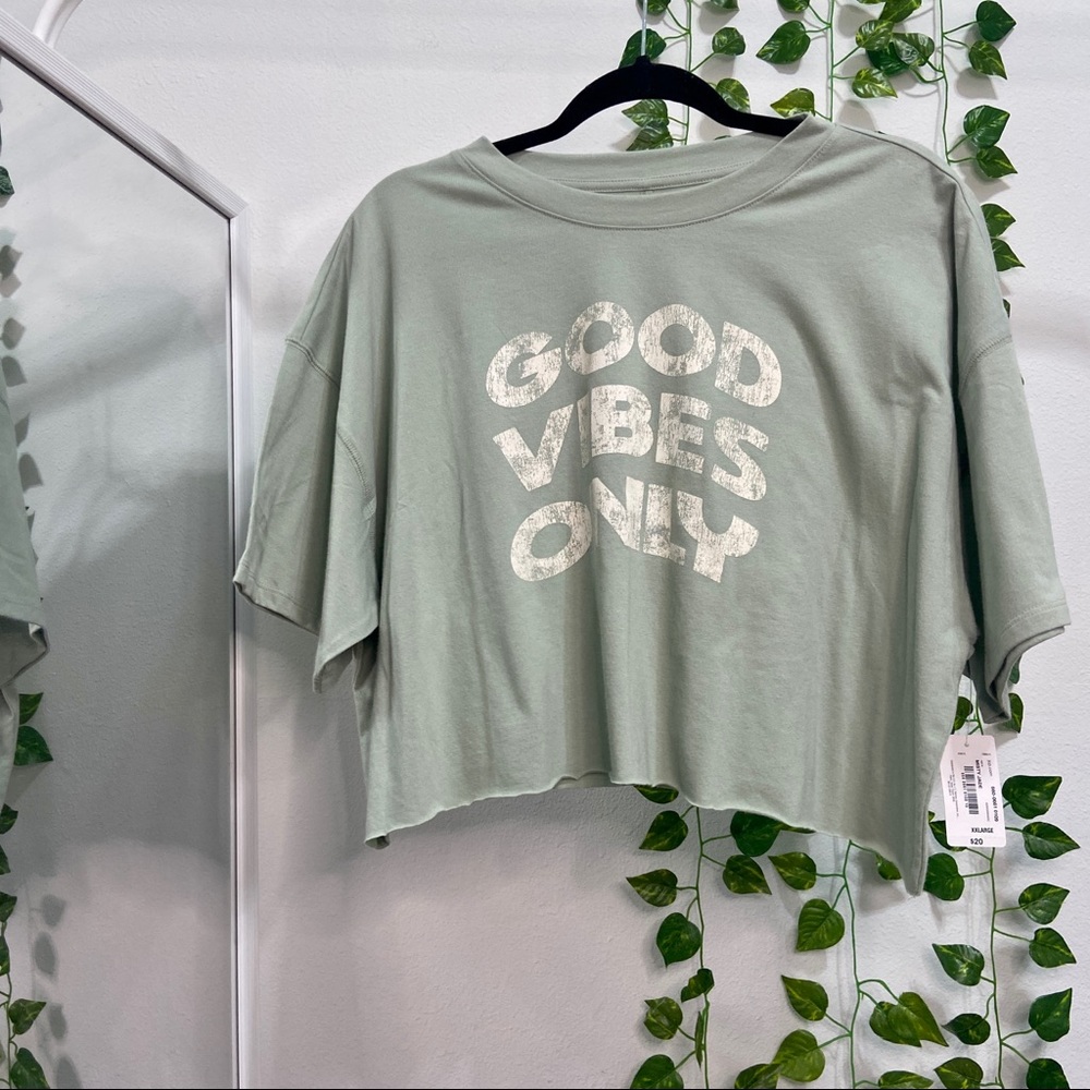 NWT vintage-inspired ‘good vibes only’ shirt